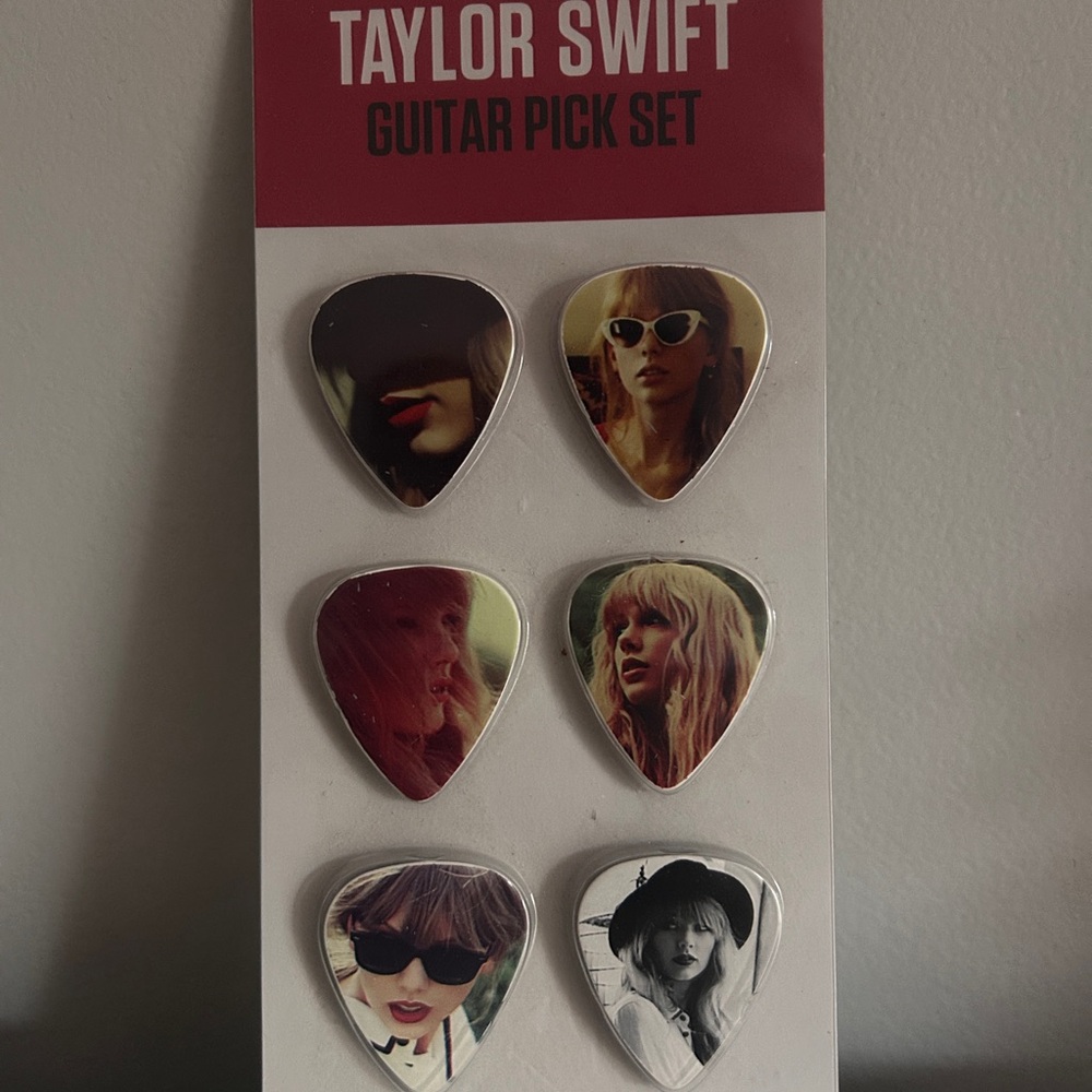 Taylor Swift RED Guitar Pick Set